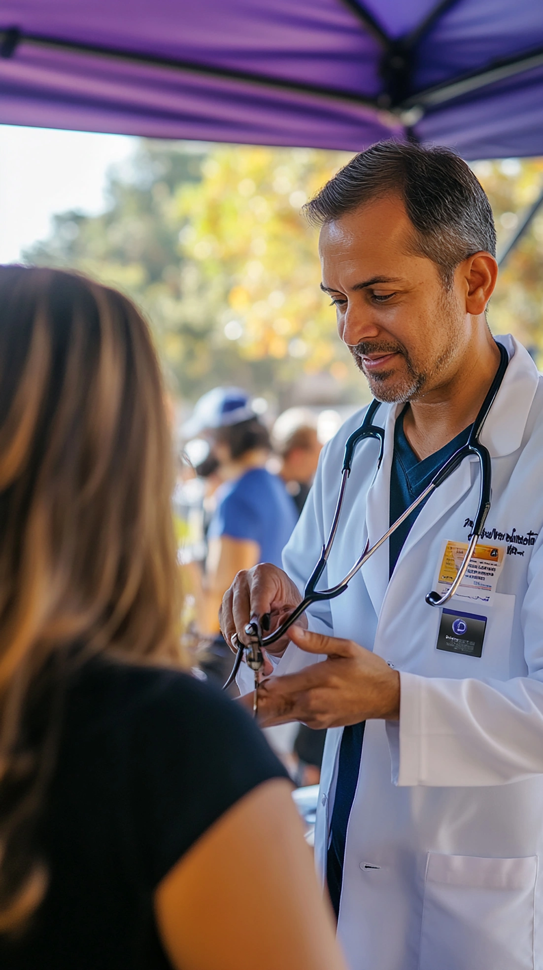 Doctor haciendo uso del kit IDIS2GO